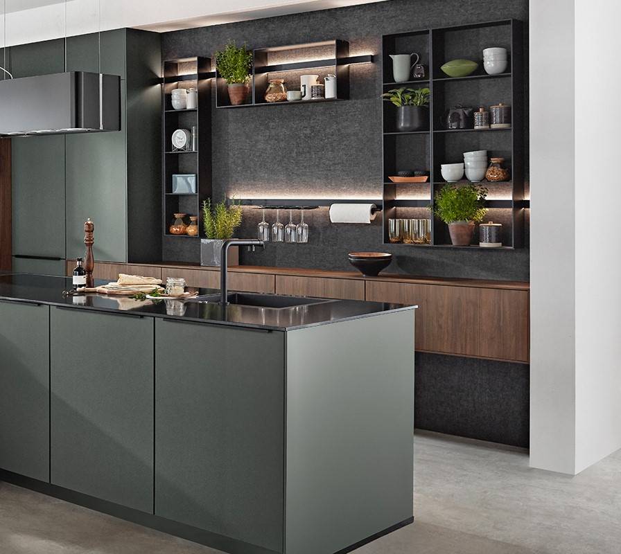 Etagères noires mates éclairées façade anti-trace vert mat à Talence près de Mérignac