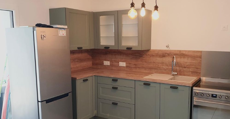 Cuisiniste à Bordeaux Mérignac : devis pour une cuisine sur mesure équipée avec four encastrable