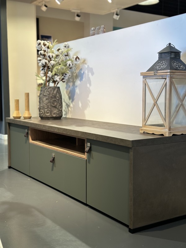 Meuble TV assorti à la cuisine Hostens