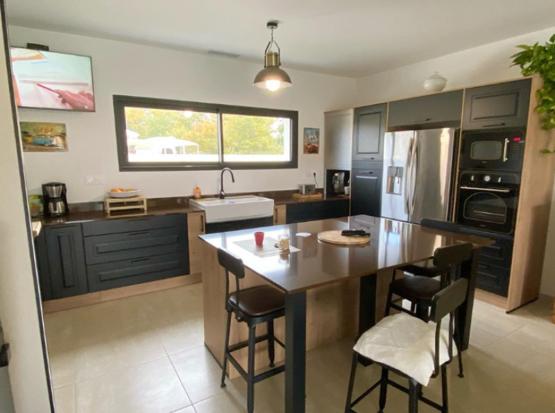 Optimisation de l’espace pour la création d'une cuisine design et contemporaine à Mérignac